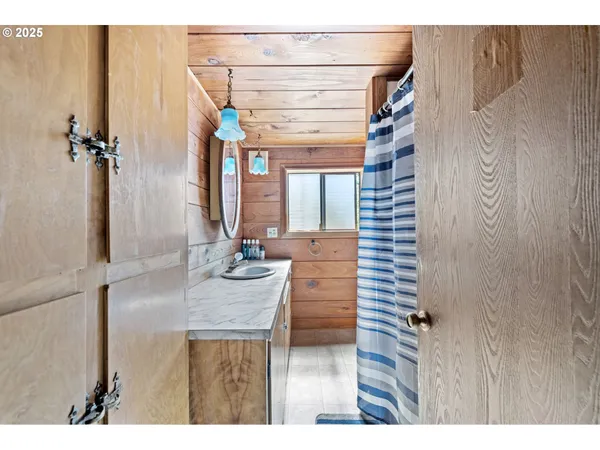 $1,750,000 | 89731 Indian Creek Road, Swisshome, OR 97480