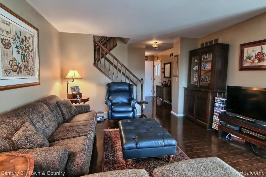 115 Manor Way, Unit 11 Rochester, MI 48309 - Photo 2 of 23 Great_Room.jpg