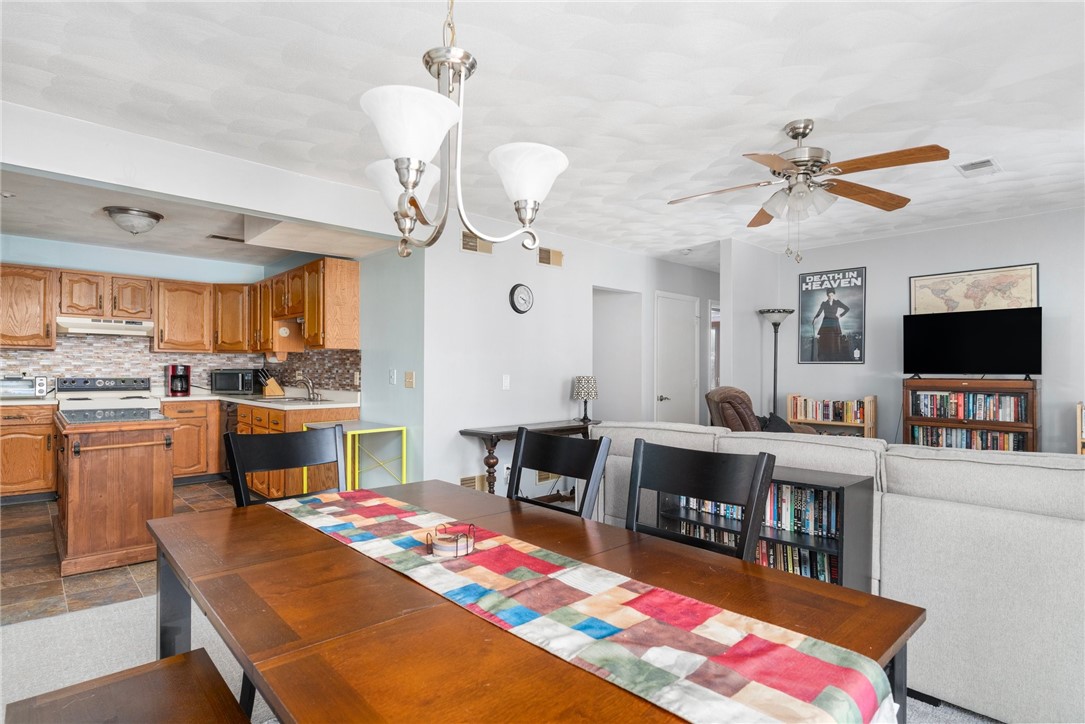 32 Kristee Circle West Warwick, RI 02893 - Photo 2 of 17