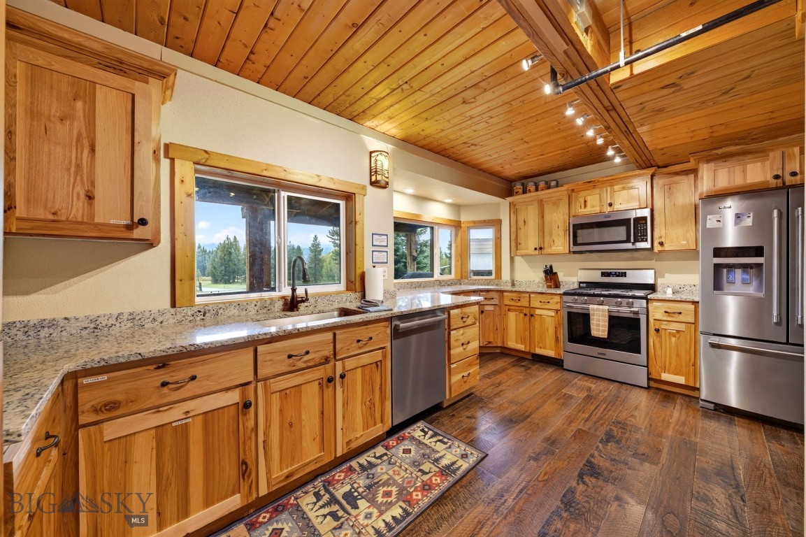 244 Mule Deer Road West Yellowstone, MT 59758 - Photo 20 of 49 Gallery Image 20