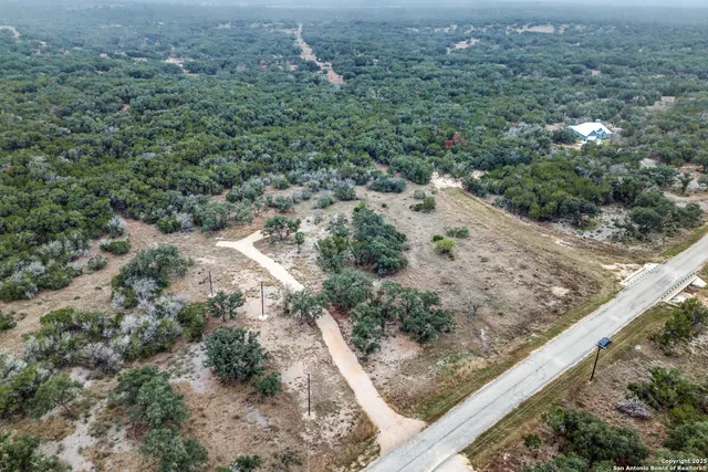 $200,000 | 801 Grand Oaks, Hondo, TX 78861