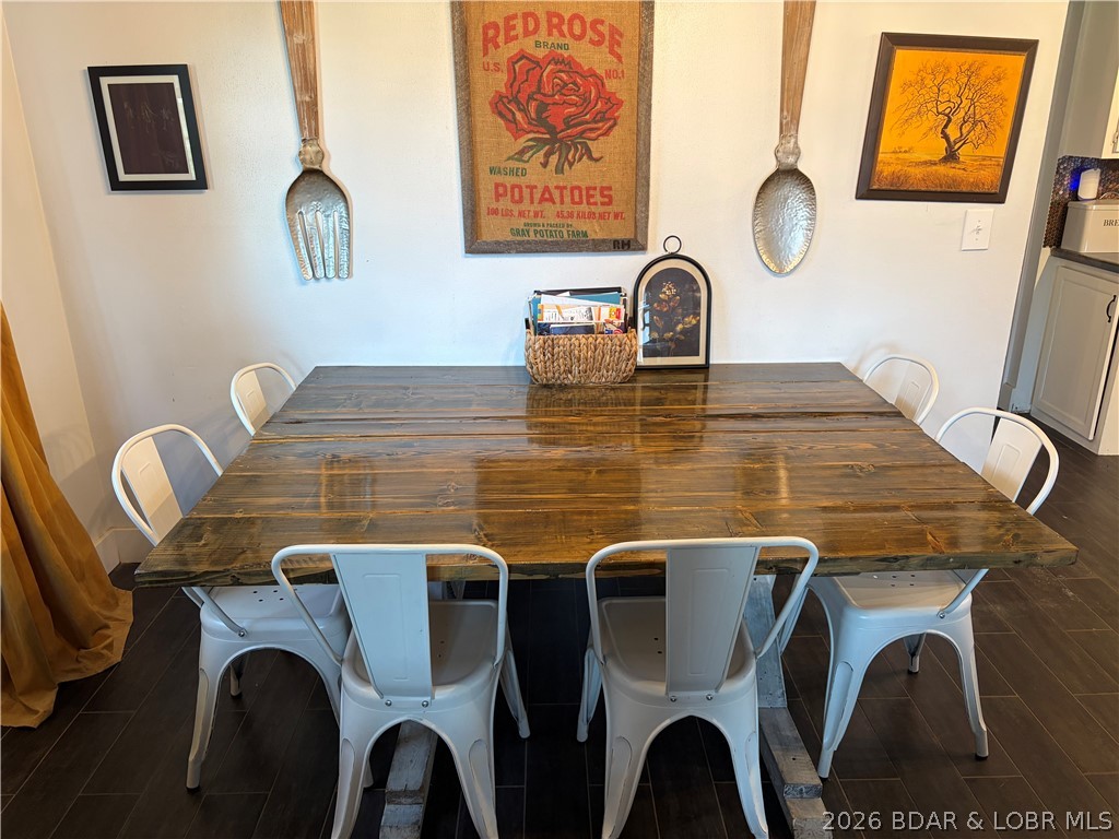 876 Malibu Road Osage Beach, MO 65065 - Photo 12 of 37 Nice dining space for a large table!