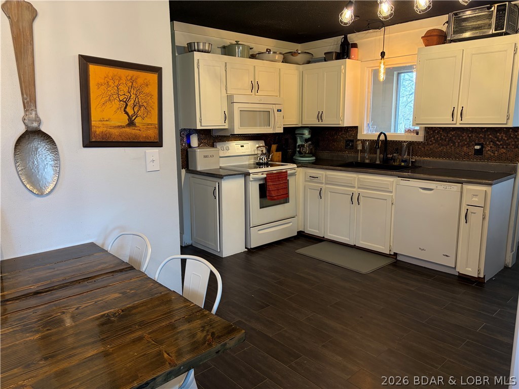 876 Malibu Road Osage Beach, MO 65065 - Photo 13 of 37 Open dining kitchen