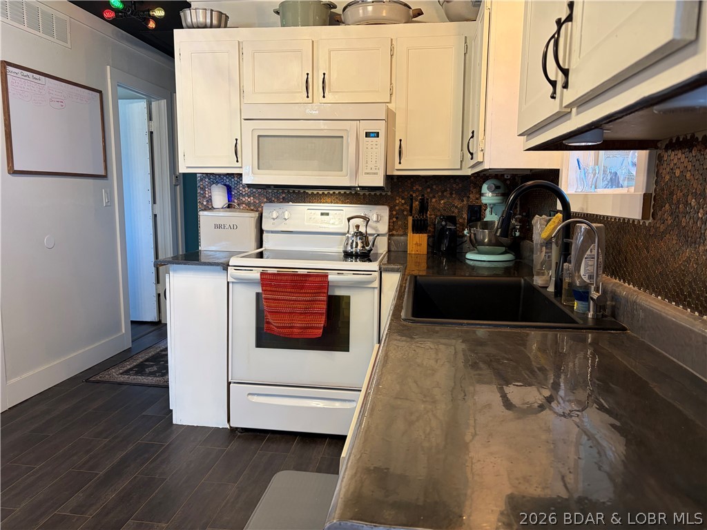 876 Malibu Road Osage Beach, MO 65065 - Photo 14 of 37