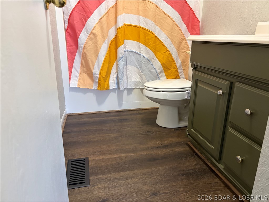 876 Malibu Road Osage Beach, MO 65065 - Photo 20 of 37 Bathroom #1 on main level