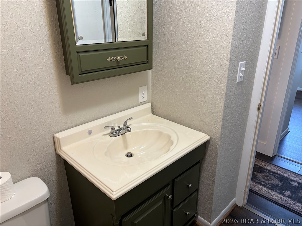 876 Malibu Road Osage Beach, MO 65065 - Photo 21 of 37 Bathroom #1