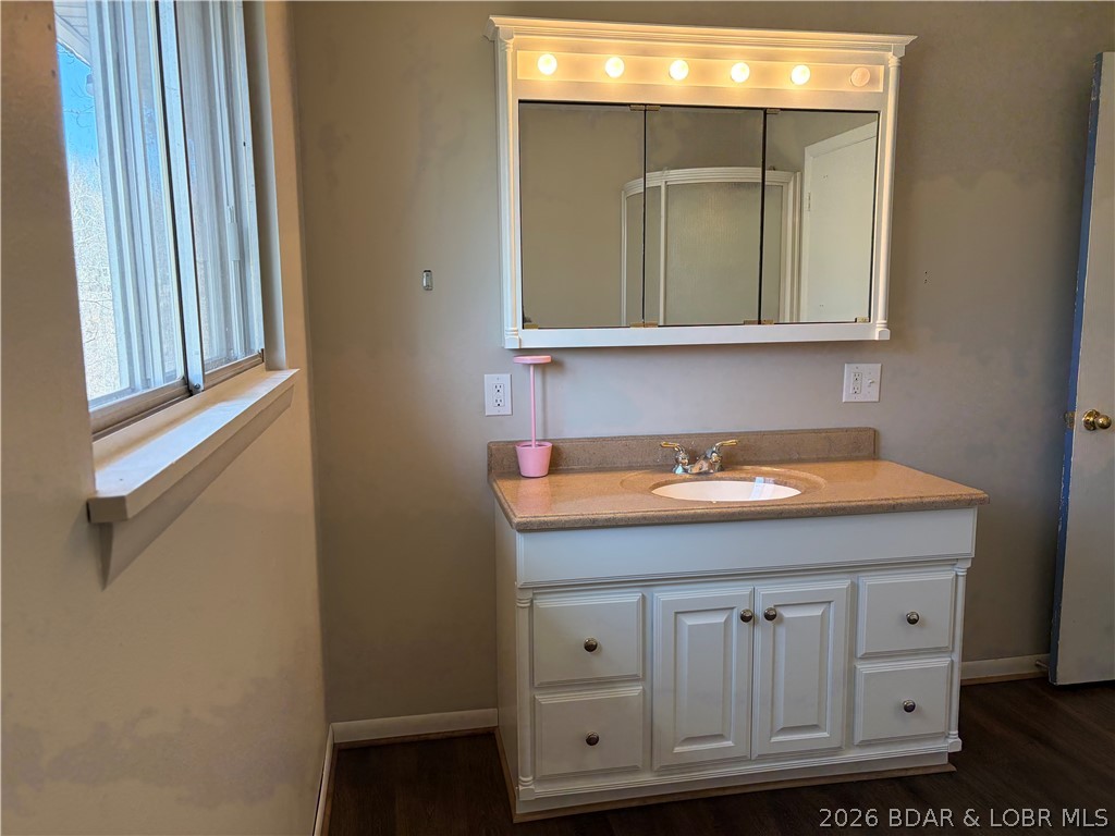 876 Malibu Road Osage Beach, MO 65065 - Photo 25 of 37 Bathroom #2 on the main level
