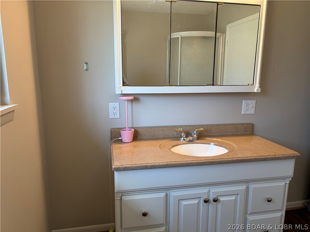 876 Malibu Road Osage Beach, MO 65065 - Photo 26 of 37 Bathroom #2