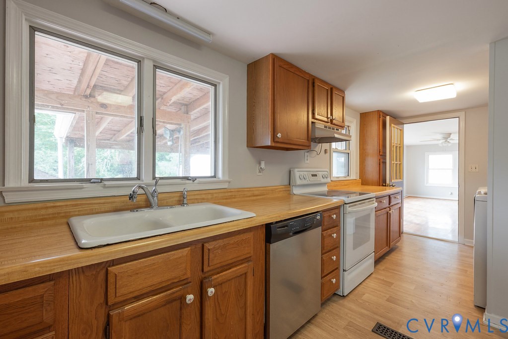 1881 Fairport Road Reedville, VA 22539 - Photo 8 of 54 Kitchen featuring wood-finish flooring, wood cabin