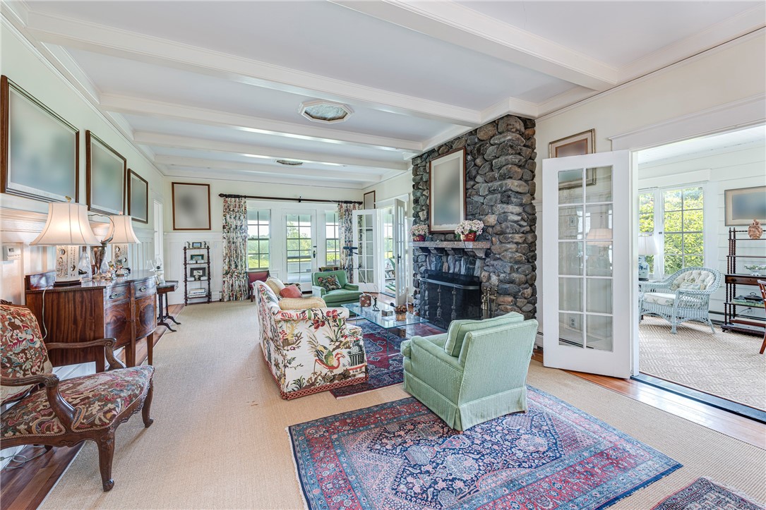 229 Boston Neck Road Narragansett, RI 02882 - Photo 26 of 50 Living Room