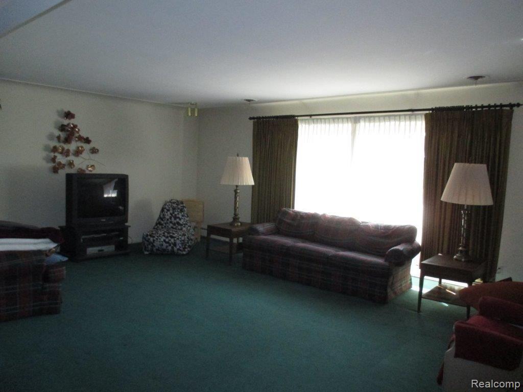 29470 Geraldine Road Farmington Hills, MI 48336 - Photo 8 of 14