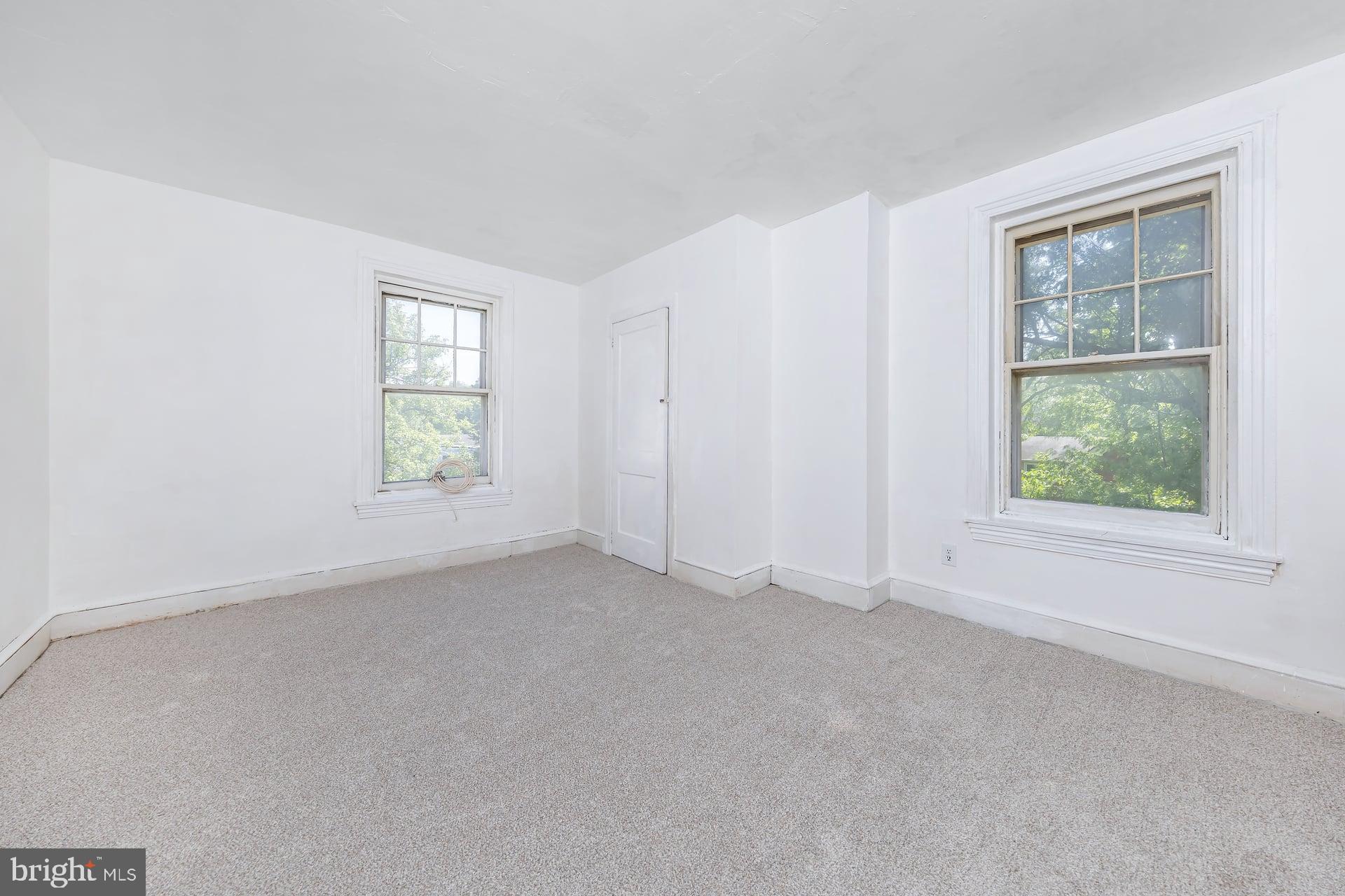 401 West Avenue Delanco, NJ 08075 - Photo 15 of 19 an empty room with windows