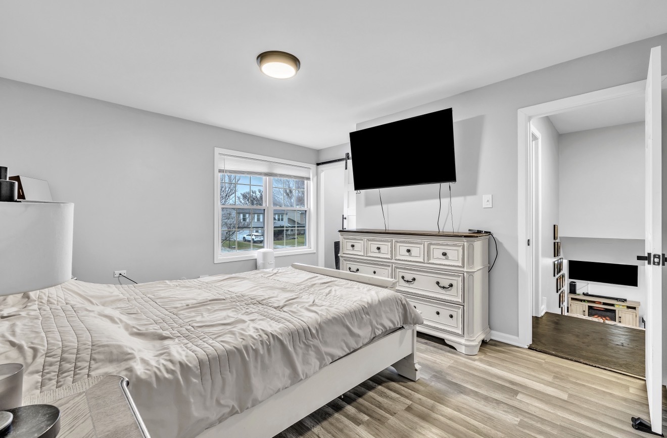 20538 South Frankfort Square Road Frankfort, IL 60423 - Photo 10 of 27 a bedroom with a bed and a flat screen tv