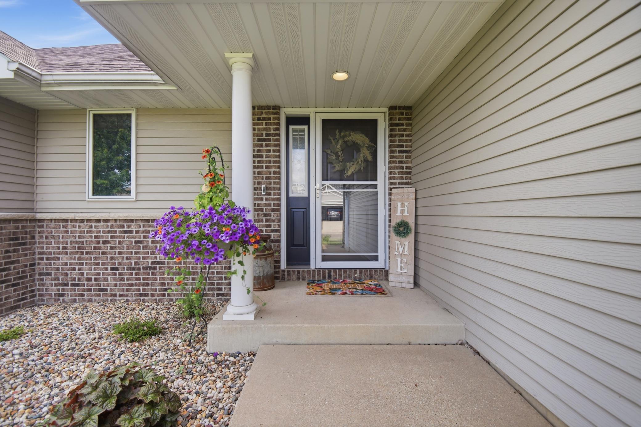 1102 28th Street Southwest Austin, MN 55912 - Photo 4 of 67