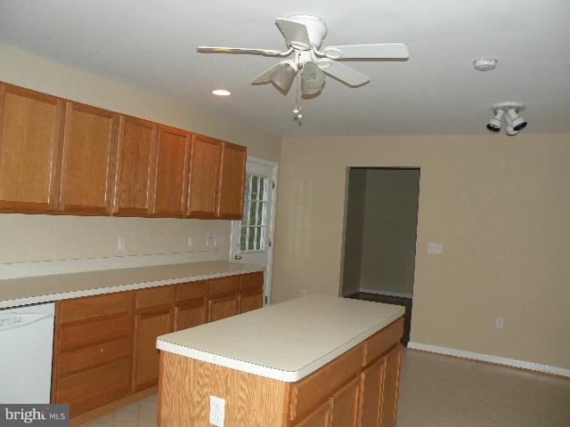 3285 Stingray Road Goldvein, VA 22720 - Photo 8 of 27 Kitchen