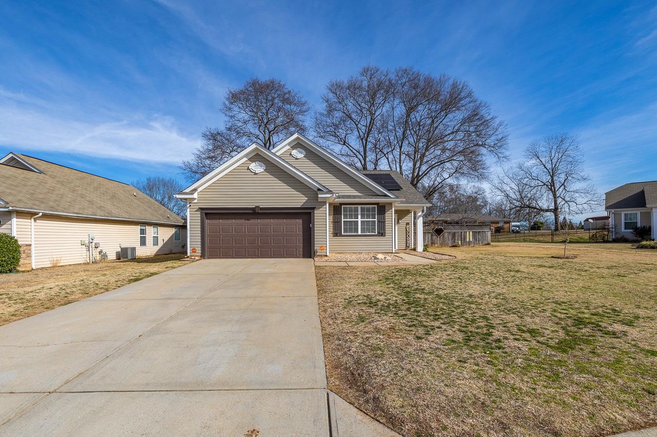 333 Stonewood Crossing Drive, Boiling Springs, SC 29316 Compass