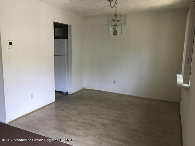 14 Swallow Lane, Unit 14 Howell, NJ 07731 - Photo 14 of 26 352-548921 dining