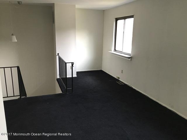 14 Swallow Lane, Unit 14 Howell, NJ 07731 - Photo 16 of 26 352-548921 familyroom