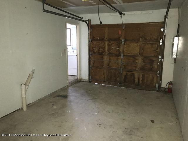14 Swallow Lane, Unit 14 Howell, NJ 07731 - Photo 17 of 26 352-548921 garage (2)