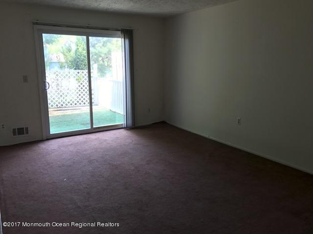 14 Swallow Lane, Unit 14 Howell, NJ 07731 - Photo 24 of 26 352-548921 living
