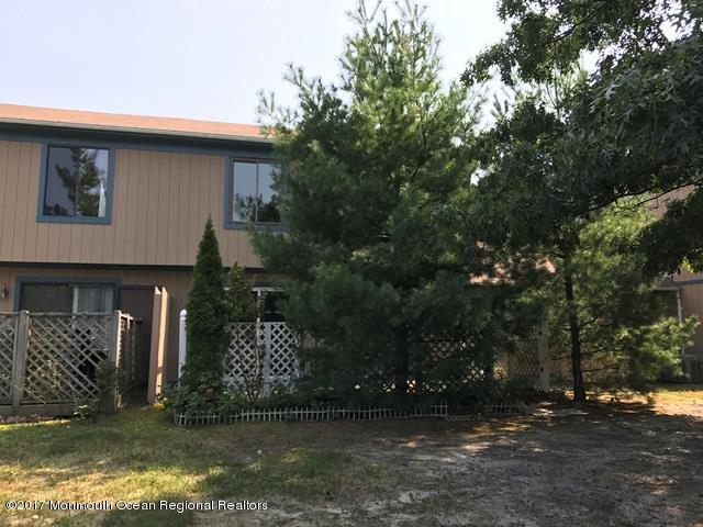14 Swallow Lane, Unit 14 Howell, NJ 07731 - Photo 4 of 26 352-548921 back