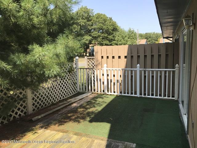 14 Swallow Lane, Unit 14 Howell, NJ 07731 - Photo 5 of 26 352-548921 deck