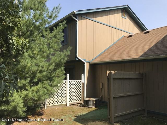 14 Swallow Lane, Unit 14 Howell, NJ 07731 - Photo 6 of 26 352-548921 side