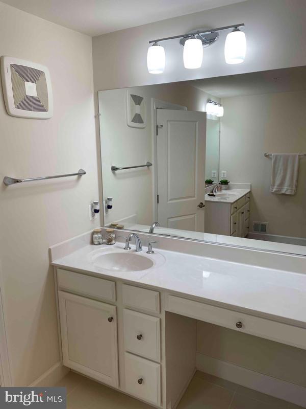 2821 Duvall Ridge Road, Unit 537 Hyattsville, MD 20785 - Photo 8 of 13 Bright and airy modern bathroom retreat.