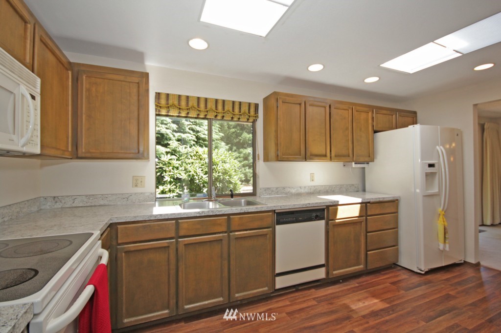 15624 Southeast 168th Street Renton, WA 98058 - Photo 11 of 25 Gallery Image 11