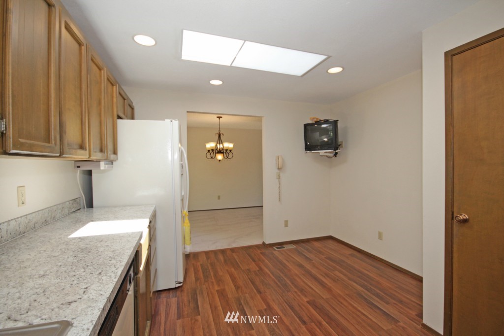 15624 Southeast 168th Street Renton, WA 98058 - Photo 12 of 25 Gallery Image 12