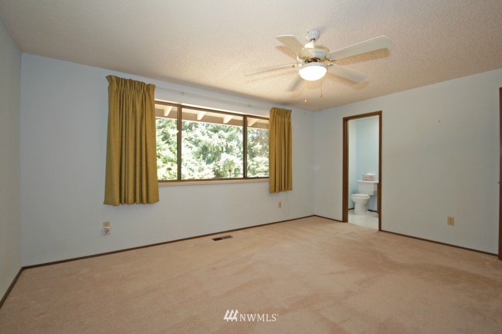 15624 Southeast 168th Street Renton, WA 98058 - Photo 14 of 25 Gallery Image 14