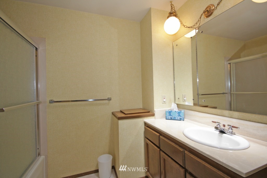 15624 Southeast 168th Street Renton, WA 98058 - Photo 16 of 25 Gallery Image 16