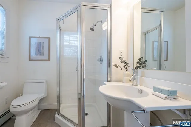 $869,000 | 33 Homewood Avenue, Allendale, NJ 07401