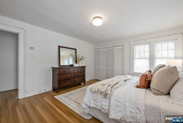 $869,000 | 33 Homewood Avenue, Allendale, NJ 07401