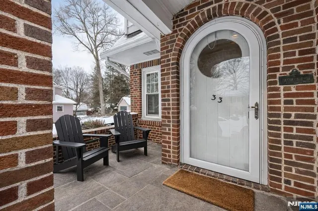 $869,000 | 33 Homewood Avenue, Allendale, NJ 07401