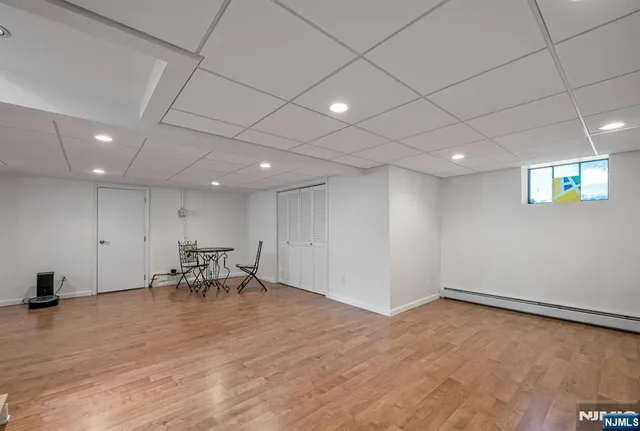 $869,000 | 33 Homewood Avenue, Allendale, NJ 07401