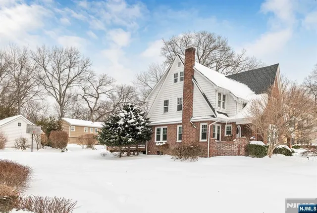 $869,000 | 33 Homewood Avenue, Allendale, NJ 07401