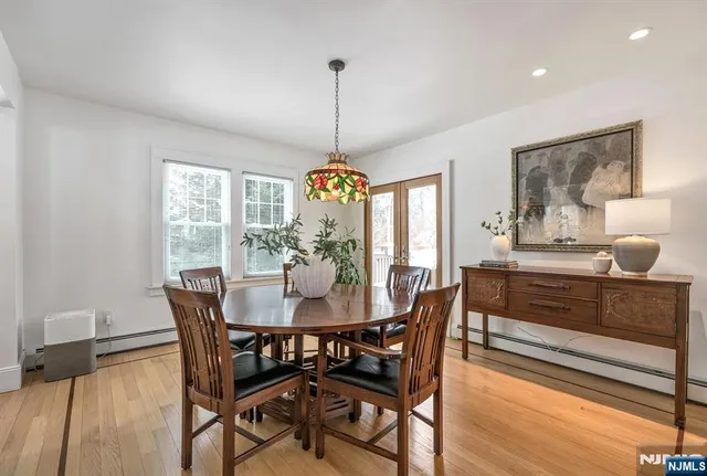 $869,000 | 33 Homewood Avenue, Allendale, NJ 07401