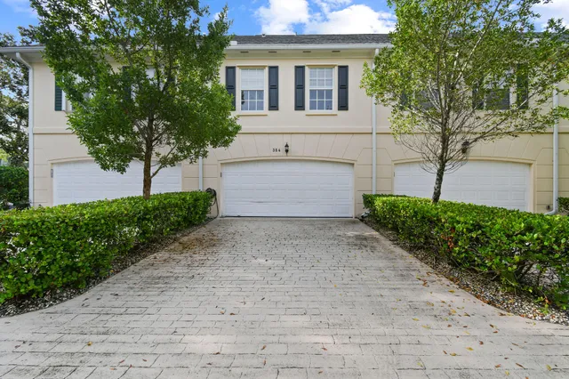 a view of a livingroom with hardwood floor and a ceiling fan