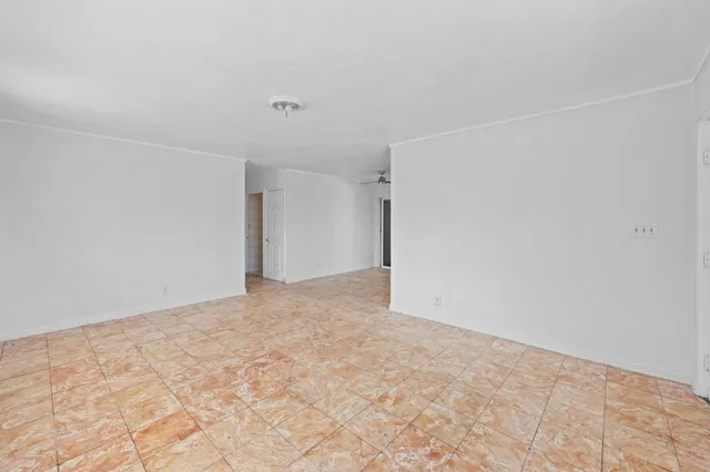 a view of empty room with a ceiling fan