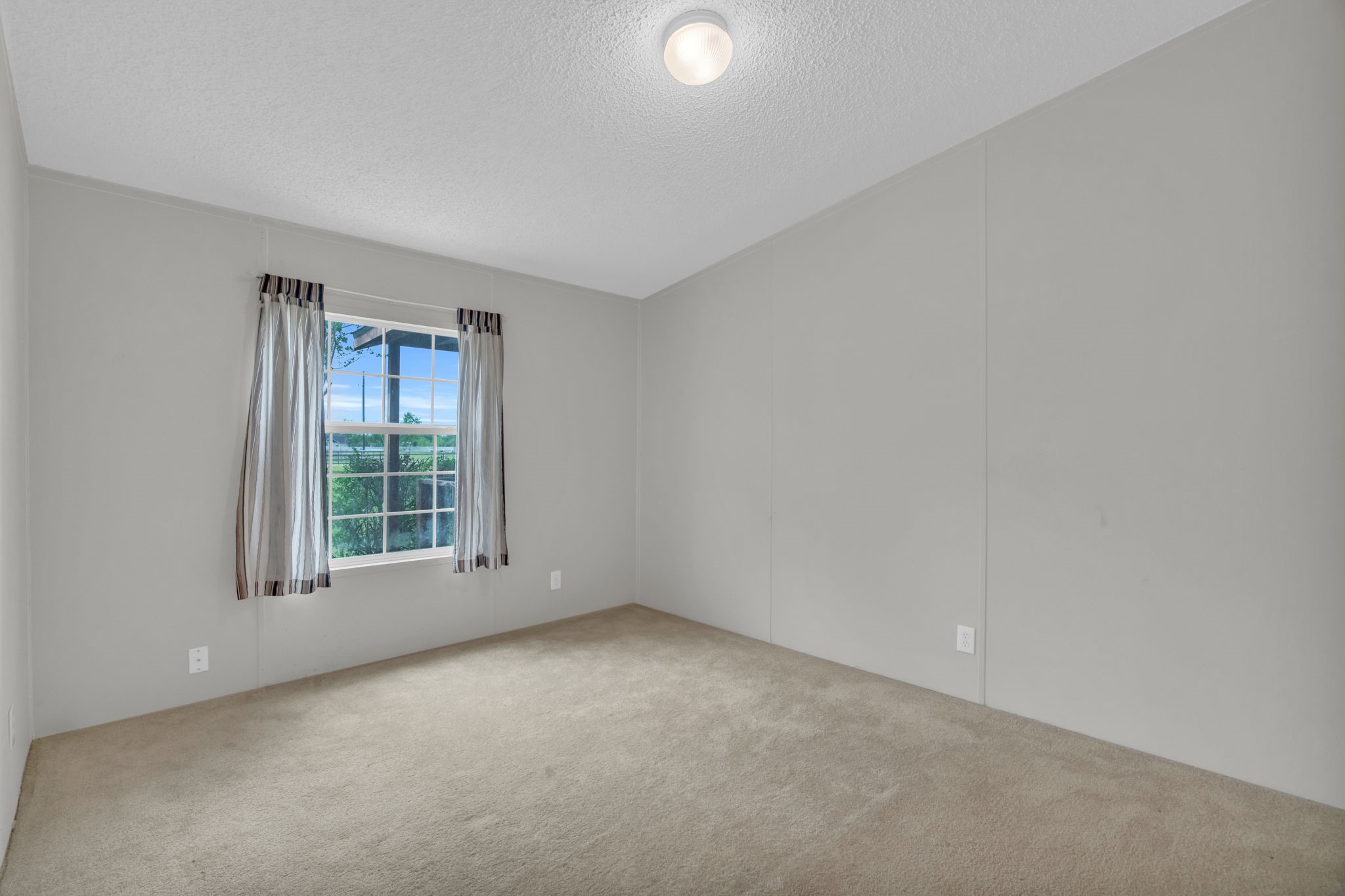 37038 Bell Road Waller, TX 77484 - Photo 28 of 43 an empty room with a window