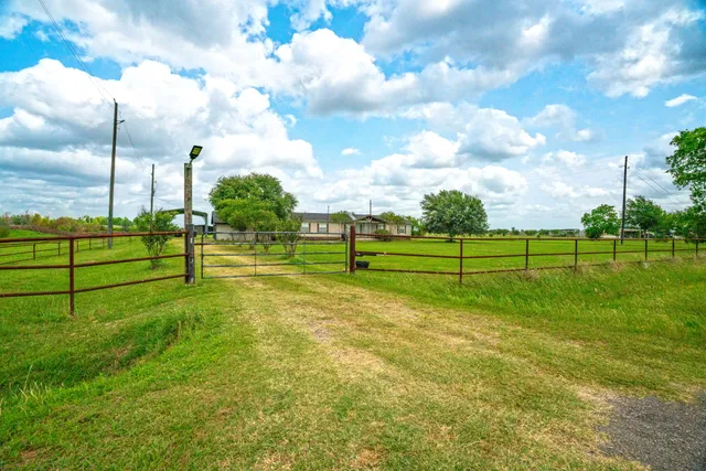 $420,000 | 37038 Bell Road, Waller, TX 77484