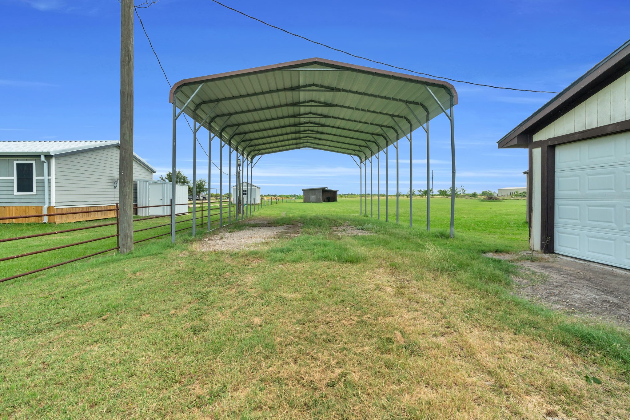 37038 Bell Road Waller, TX 77484 - Photo 34 of 43 a view of a backyard of the house