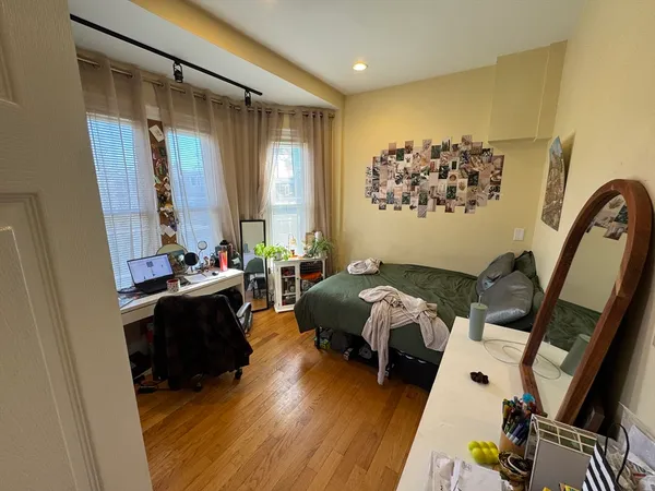 $6,600 | 208 Holland Street, Unit 2, Somerville, MA 02144