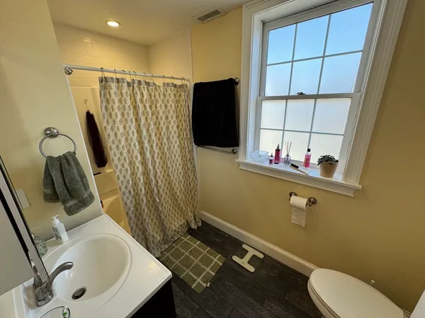 $6,600 | 208 Holland Street, Unit 2, Somerville, MA 02144