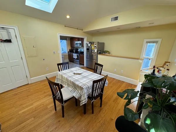 $6,600 | 208 Holland Street, Unit 2, Somerville, MA 02144