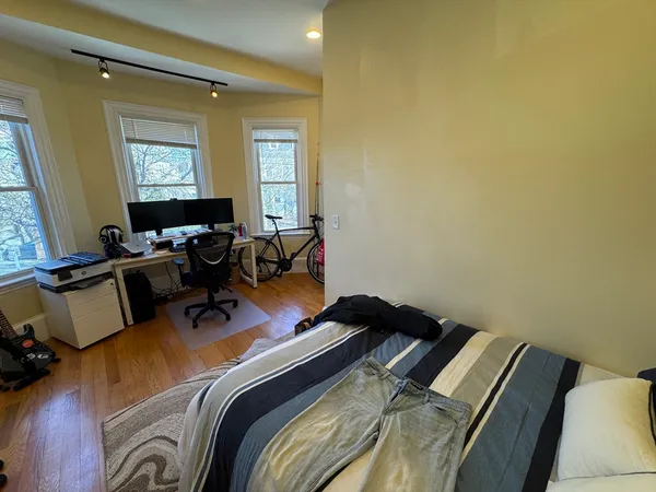 $6,600 | 208 Holland Street, Unit 2, Somerville, MA 02144