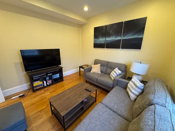 $6,600 | 208 Holland Street, Unit 2, Somerville, MA 02144