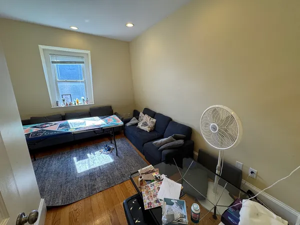 $6,600 | 208 Holland Street, Unit 2, Somerville, MA 02144