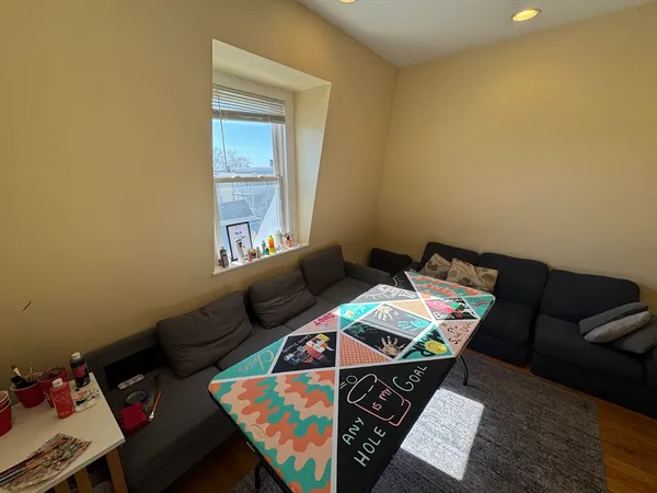 $6,600 | 208 Holland Street, Unit 2, Somerville, MA 02144